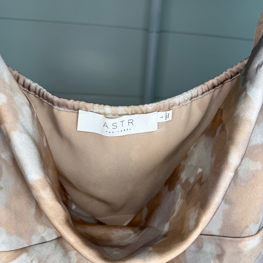 ASTR the label Cream and Tan Long Sleeve Dress - Picture 5 of 6